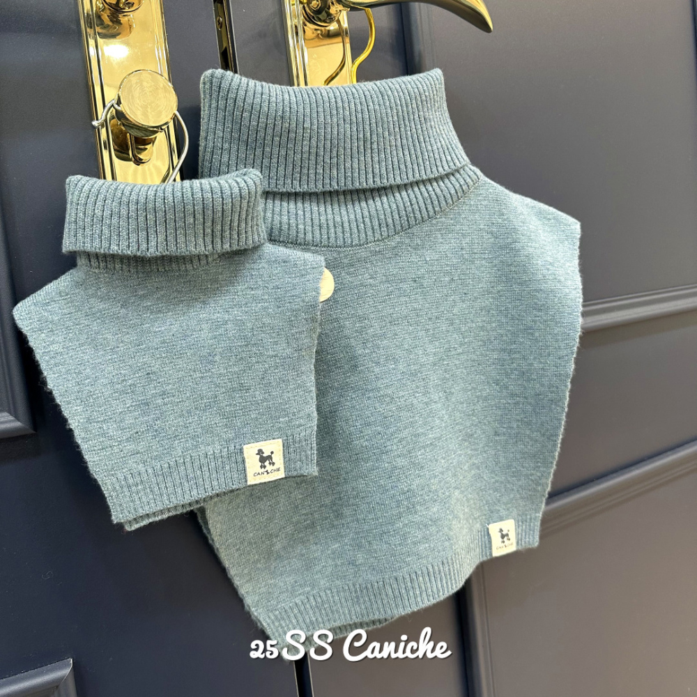 CANICHE Cuffed Knit Beanie & Faux Fur Collar detail 12
