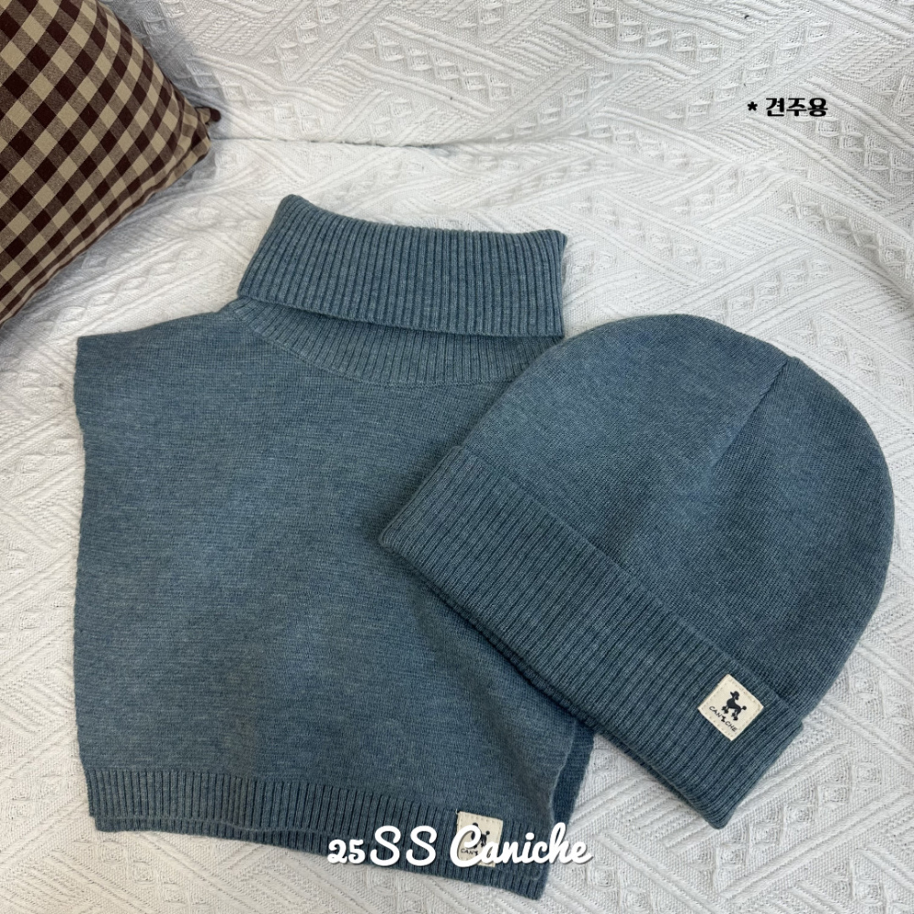 CANICHE Cuffed Knit Beanie & Faux Fur Collar detail 11